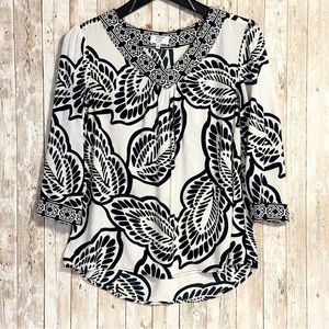 Crown & Ivy Navy Blue & White Leaf Design V-Neck 3/4 Sleeve Petite Top Size XSP